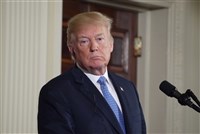 川普簽署公告　延後一年調升家具、櫥櫃與化妝台關稅