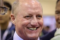 波克夏新CEO阿貝爾年薪升至2500萬美元　遠超巴菲特