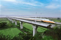 高鐵攜手百家飯店推永續旅遊 訂房加購車票78折起