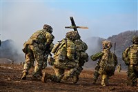 美軍F-15墜伊朗如何尋人？戰鬥搜救進行方式一次看懂