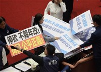 停砍年金法案　考試院遞狀聲請釋憲及暫時處分