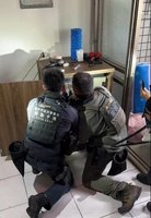 詐團假冒投資名人撈上億  刑事局逮26人查獲毒品