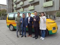 基隆議長童子瑋媒合捐特教車　提教育建言