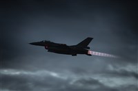 F-16V飛官辛柏毅失聯　6架次軍機9艦艇持續搜救