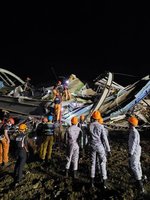 菲律賓垃圾山崩塌增至8死　市府拚最後搜救希望