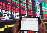 外資買超157億加碼台新新光金居冠  調節面板股