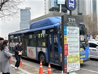 首爾市區公車發起無限期罷工　地鐵增開班次應變