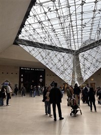 法國羅浮宮門票調漲　非歐盟遊客加價45%惹議