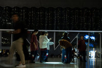 北藝中心邀約鄭先喻創作「光蹤」  光隨身影流動