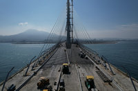 淡江大橋主橋鋪面完工 「黑色糖漿」延長橋體壽命