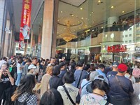 年末跨年購物熱　5大發卡行12月刷逾3273億元