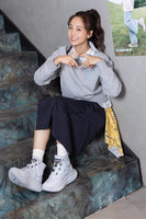 女兒古靈精怪　鬼鬼笑稱看見自己影子很苦惱