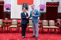 李建曄奪世界洋服金牌　副總統穿MIT西裝接見表揚