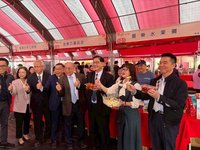 鄭銘謙出席更生年貨大街  百攤齊聚展現更保成果