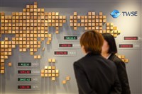 三大法人連2天同步賣超　外資調節友達買進台玻