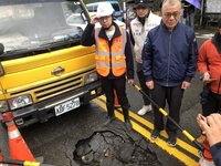 基隆八堵路漏水　台水22日試挖朝不停水搶修