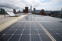 經部：大型新建物強制設置屋頂光電　預計8/1起實施