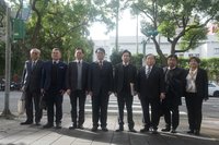 張惇涵率中選會委員被提名人拜會綠、白黨團　盼全過關