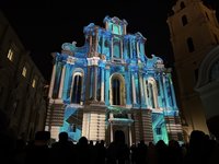 維爾紐斯燈光節照亮寒冬　老城區化身當代藝術舞台