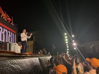 泰國政治明星皮塔回歸造勢場合　為人民黨站台助選