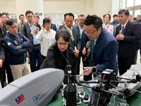 副總統參訪亞洲無人機AI創新中心　雷虎秀獲美認證產品