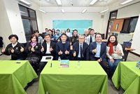 教長訪視苗縣小學　期待苗栗總圖展現人文風采