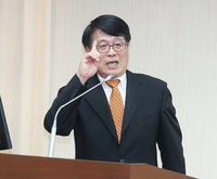 陸配參政權　游盈隆：兩岸關係複雜目前無清楚立法