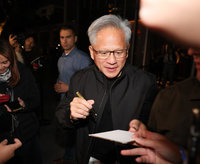 張忠謀坐輪椅出席餐敘　黃仁勳：精神狀態很好