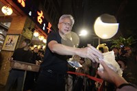 輝達投資OpenAI千億美元卡關?黃仁勳駁斥