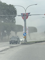馬太鞍溪疏濬車揚塵引民怨　施工單位設清洗台改善