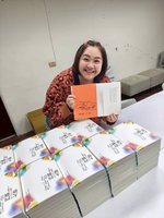 鍾欣凌回紙風車做公益　讓孩子踏上藝術第一哩路