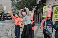 新北市議員選舉　藍綠參選人紛上街拜票