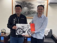 澎湖馬公城隍廟捐贈腳踏車　助岸巡隊機動巡查