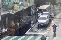 新北新店行人穿越馬路　遭復康巴士撞擊送醫不治