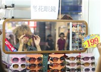 美國核准首款雙效老花眼藥  醫：高度近視慎用