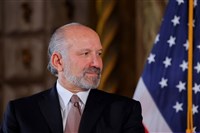 盧特尼克與艾普斯坦關係受質疑　美兩黨議員籲下台