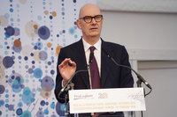 輝能超級工廠動土　法經長盼台法合作電池早日量產