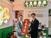 團聚港人迎新年　邱垂正：共同守護台灣民主自由