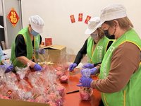 芥菜種會邀災民製作年節食品 輔導自立