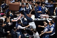 立法院多次肢體衝突　10立委遭訴、4立委不起訴