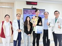 遭持刀男砍傷苗栗員警恢復良好　出院返家過年