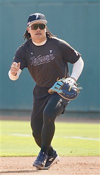 張育成WBC定位一、三壘　分析比賽球手感差異