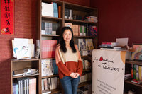 將台漫送到法國人眼前　李旻諭以游擊書攤建橋梁