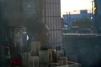 東港飲料店闆娘學印尼語博感情　漁工都稱姐姐