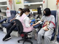 台中O型血剩1.2天　民眾逛街路過挽袖捐血
