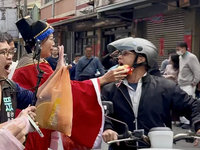 男嗆黃國昌遭志工拿糖塞嘴　民眾黨參選人致歉