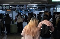 雙鐵春節疏運近900萬人次　年初三最高峰