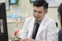 工程師手背腫塊如半顆乒乓球　竟是腱鞘囊腫