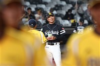 兄弟交流賽輸軟銀　小久保裕紀對投捕搭擋印象深