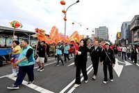 苗栗𪹚龍踩街嘉年華　40組團隊熱鬧滾滾